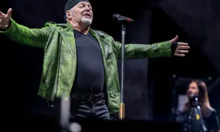 Chiudi   Vasco Rossi: “Mi schiero con le mie canzoni. La musica è contro ogni guerra”