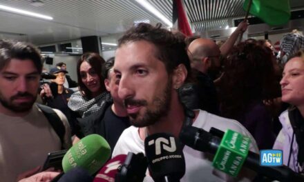 Flotilla, rientrano gli attivisti: «Bendati e picchiati durante il fermo»