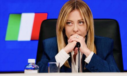 Meloni: “Hormuz va riaperto senza pedaggi”. L’Italia pronta a contribuire alla sicurezza della navigazione