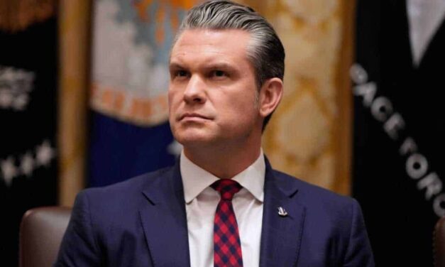 Il capo del Pentagono Hegseth contro l’Ue sui migranti: “L’Europa rischia una nuova invasione”